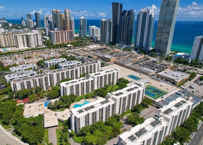 Primary Photo - 16909 N Bay Rd