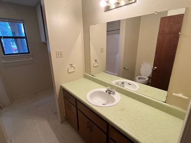 Building Photo - 1507 University Dr