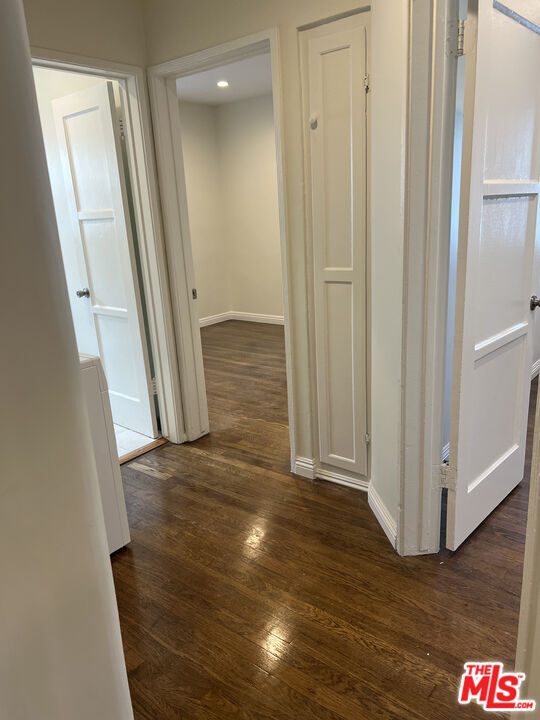 Building Photo - 4129 W Toluca Lake Ave