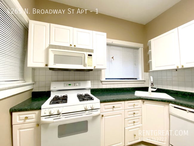 Building Photo - 4265 N Broadway