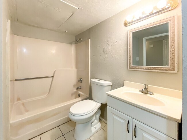 Building Photo - 3 Bedr/ 1 bath Beautiful Home in Hockley, TX
