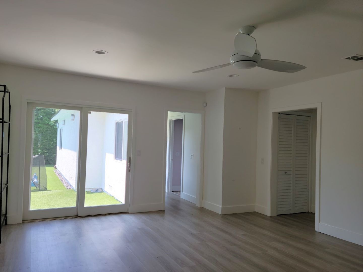 Building Photo - Stunning Remodeled 4 Bedroom House with Large Front Yard, Garage, Pool & Spa in Studio City!