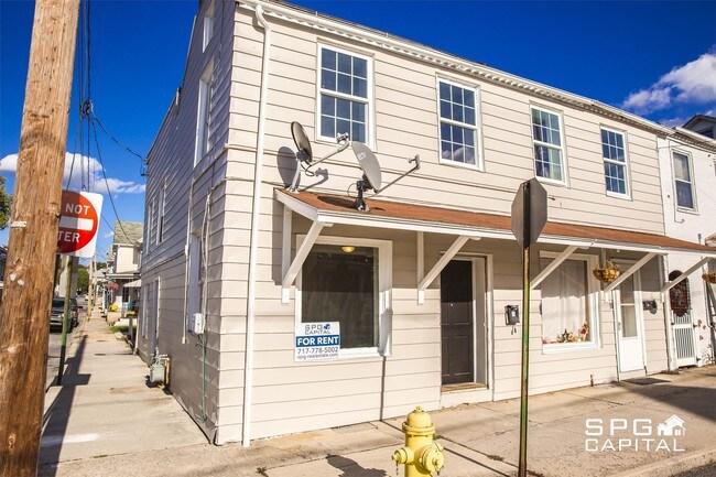 Building Photo - 33 N Penn St