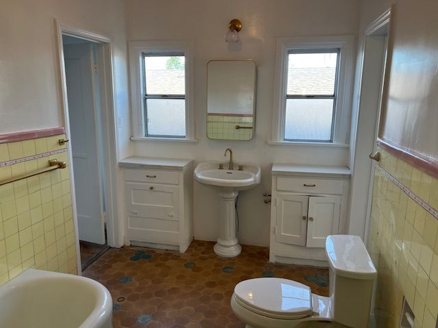 Building Photo - 926 S Curson Ave