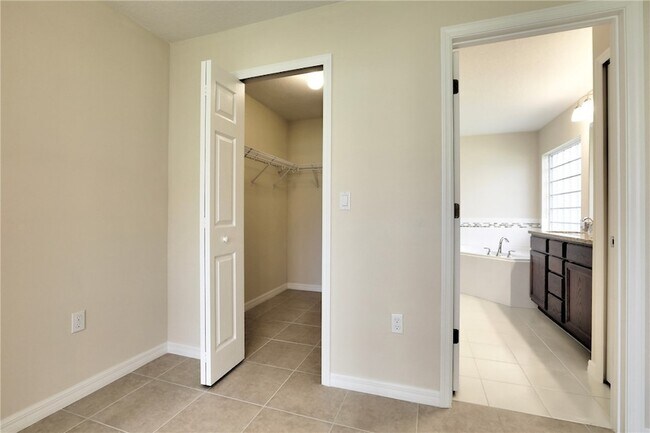 Building Photo - 741 Capon Terrace