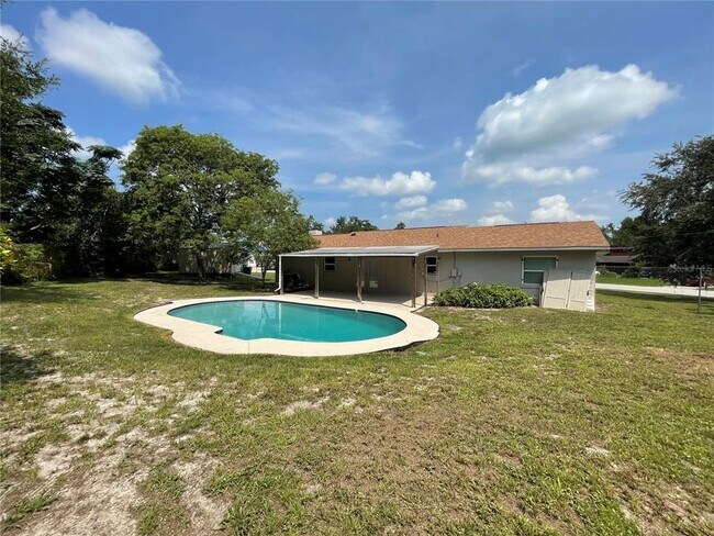 Building Photo - 2753 Foxdale Dr