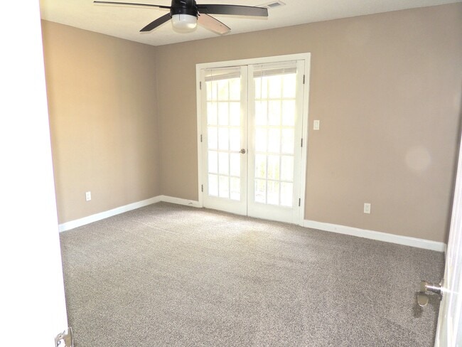 Building Photo - 5421 Thompson Cir