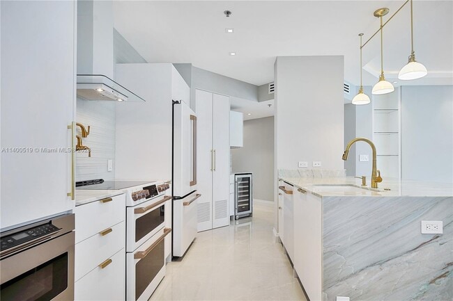 Building Photo - 4201 Collins Ave