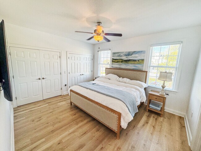 Building Photo - Fully Furnished Waterfront Elegance on Mai...