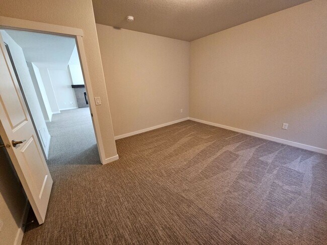 Building Photo - 1853 Clayhouse Dr