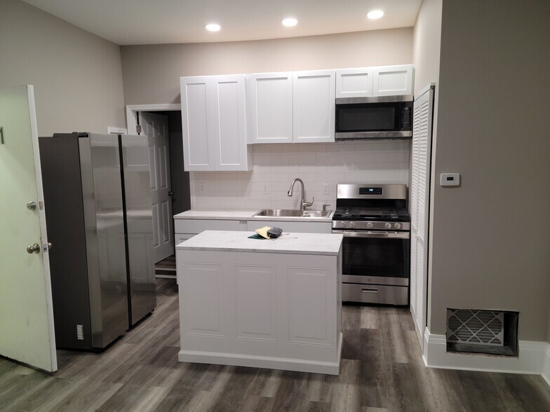 Primary Photo - 2317 Main St