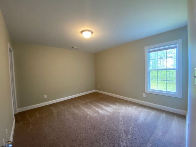 Building Photo - 4 Bedroom Sneads Ferry Home for Rent