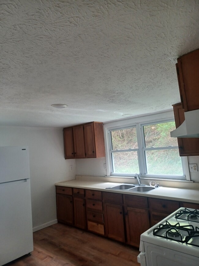 Building Photo - 92 Mooney Ln