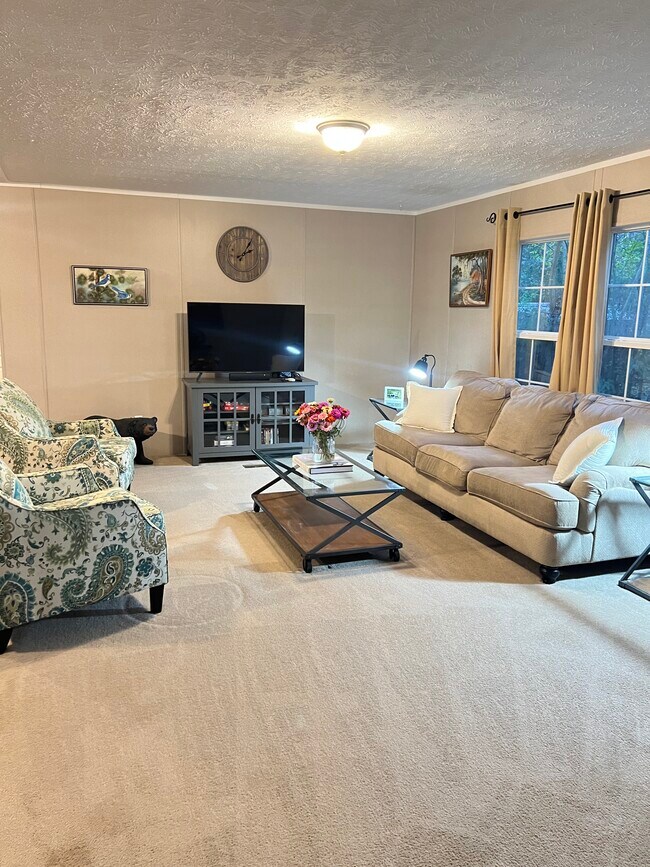 Building Photo - 2634 Cedar Creek Rd