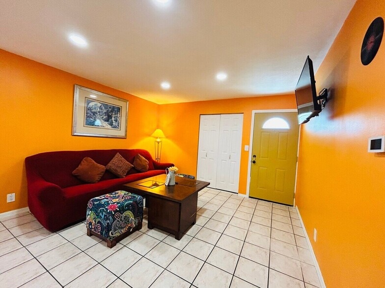 Building Photo - 8871 Belmont St