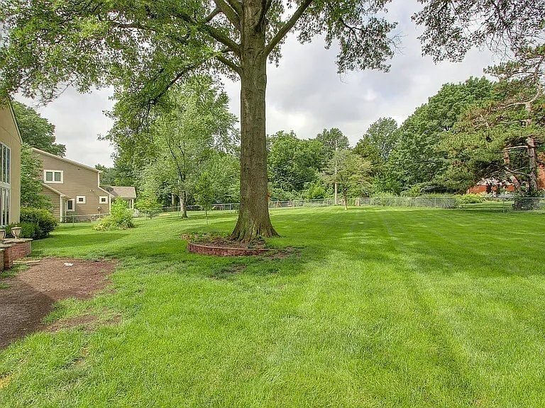 Building Photo - 9536 Manor Rd