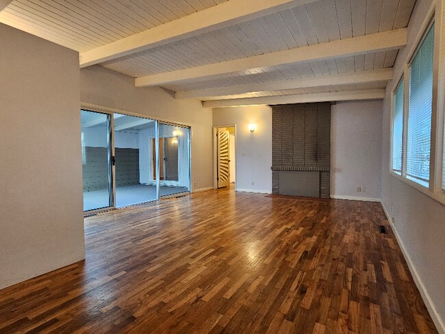 Building Photo - 517 NE 8th St