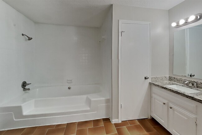 Building Photo - 4474 W Cypress Villas Dr