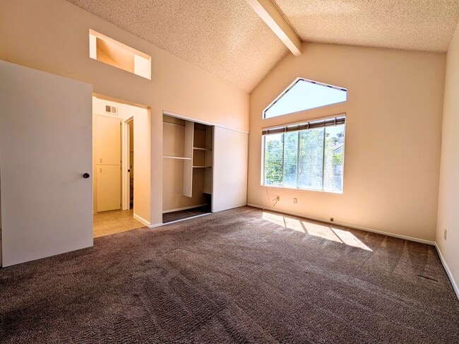 Building Photo - 347 Lagoon Cir