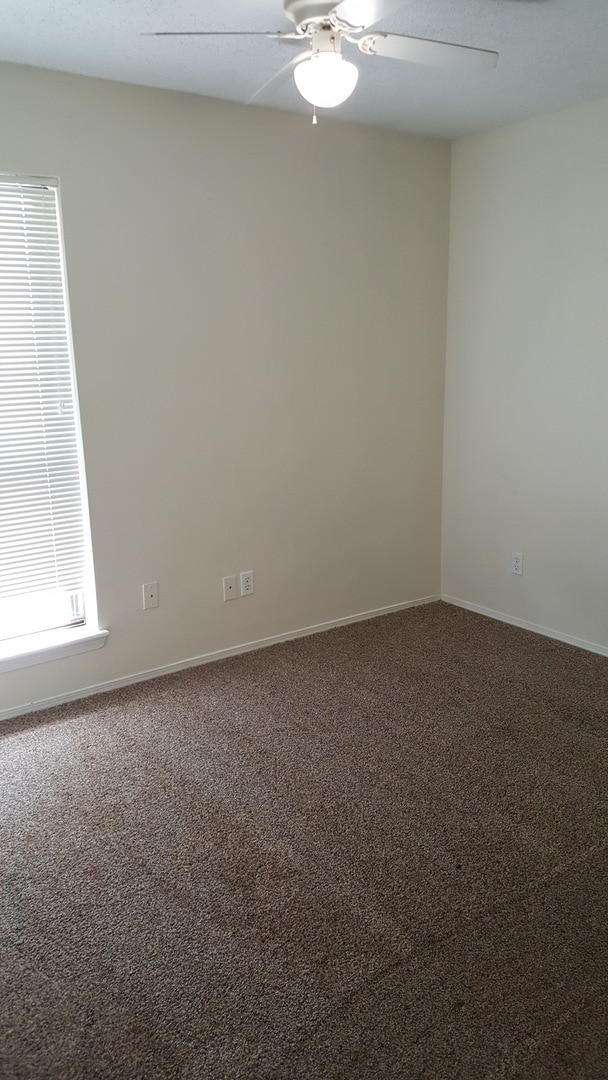 Building Photo - Nice Town-home in Canyon 3 Bedrooms, 2 Bathrooms, 1 Car Garage, Ready for Move-In!