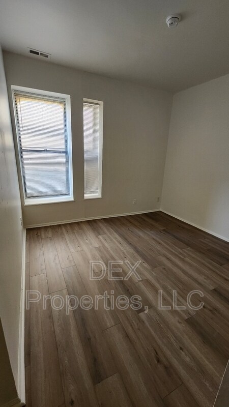 Building Photo - 1320 Academy Ave