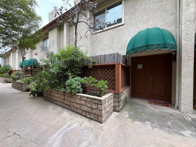 Building Photo - 5115 Kester Ave