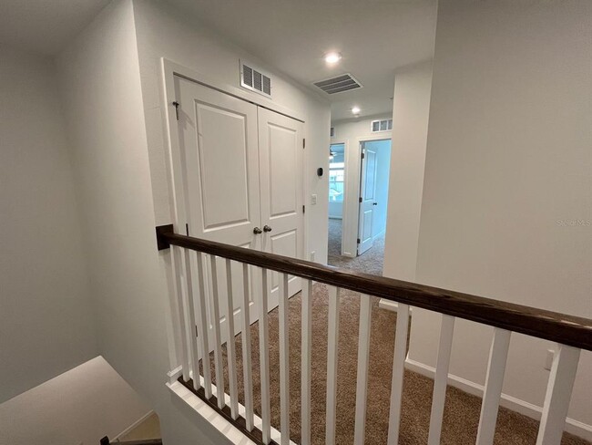 Building Photo - 9815 Walkway Dr