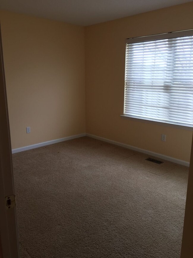Building Photo - 88 E Danbury Ln