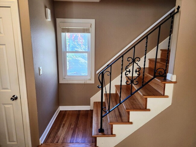 Building Photo - 5513 Forest Ave