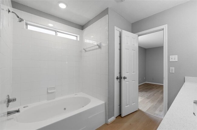 Building Photo - 1406 Hemple Dr