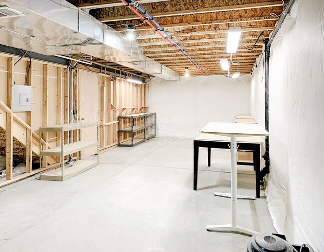 Building Photo - 15450 Carob Cir