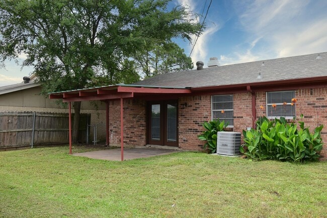 Building Photo - 3117 Chaparral- House