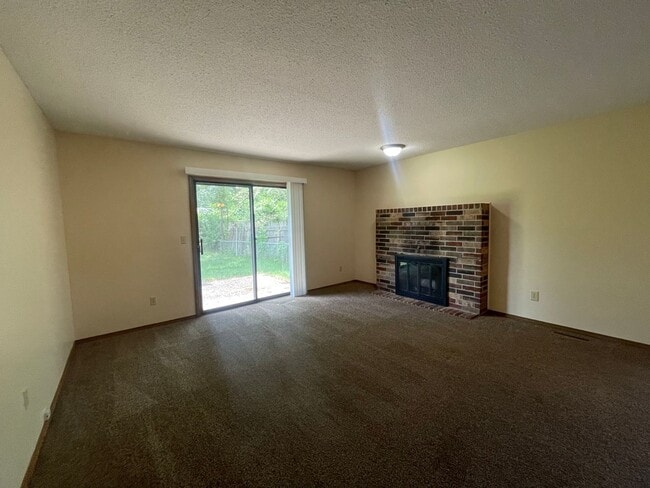 Building Photo - COMING SOON Cozy House 3 bed 2 bath 2 car ...
