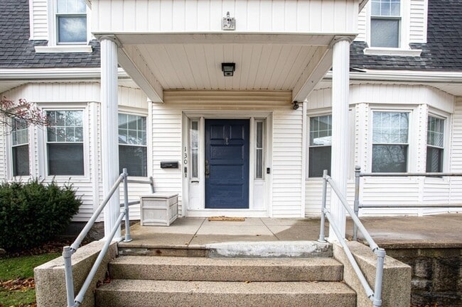 Building Photo - 130 Underwood St
