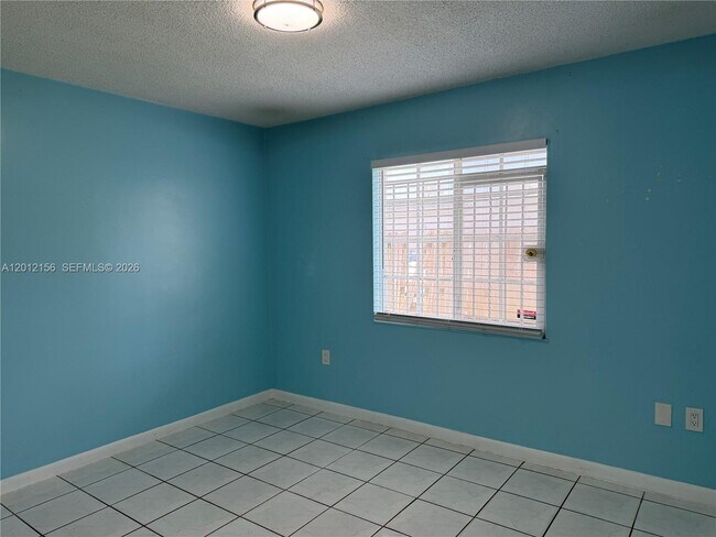 Building Photo - 837 SE 8th Ct