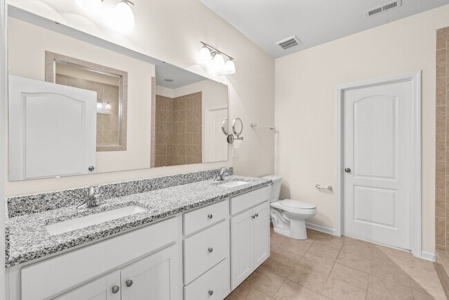 Building Photo - 3 Bedroom Home in Belmont!