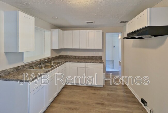 Building Photo - 2462 Quail Ave