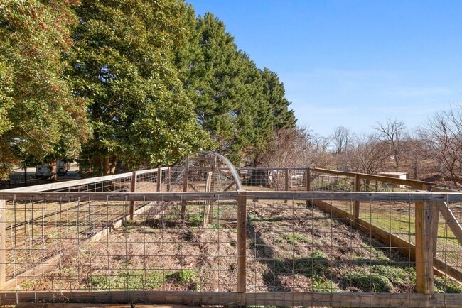 Building Photo - Welcome to this Comfortable, Charming & Outdoor Living, Single-Level Home