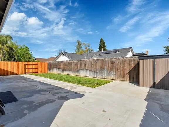 Building Photo - Home is situated in a desirable neighborhood