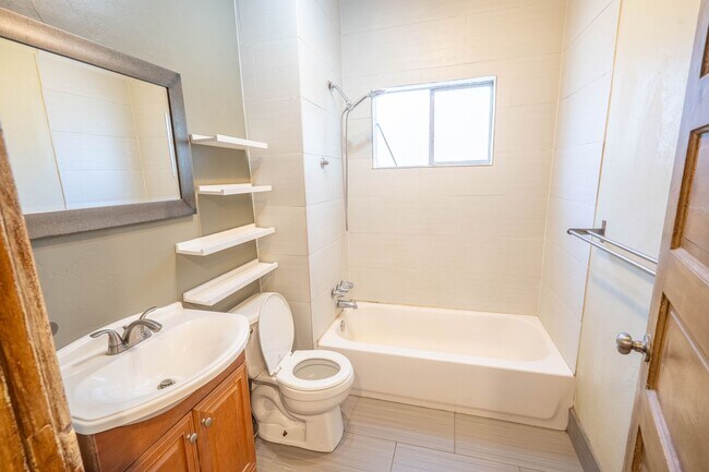 Building Photo - Single-Level 3 Bed / 2 Bath in Ogden — 1907 Charm Near Historic 25th Street