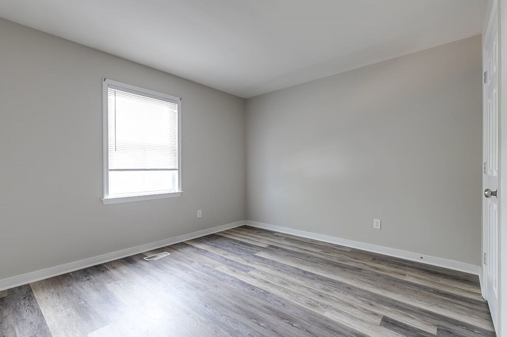 Building Photo - 1826 Parkwood Ave