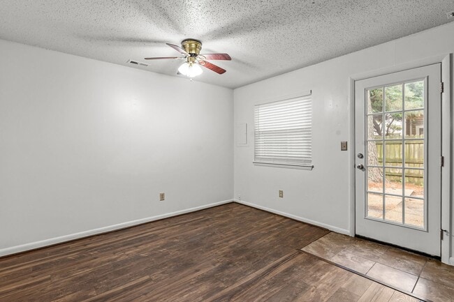 Building Photo - Beautiful 2-Bed, 2.5-Bath Home with Spacio...