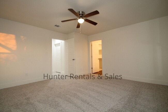 Building Photo - Upscale Three-bedroom Townhome!