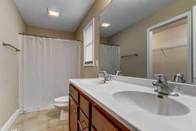 Building Photo - 2915 Sandy Ln