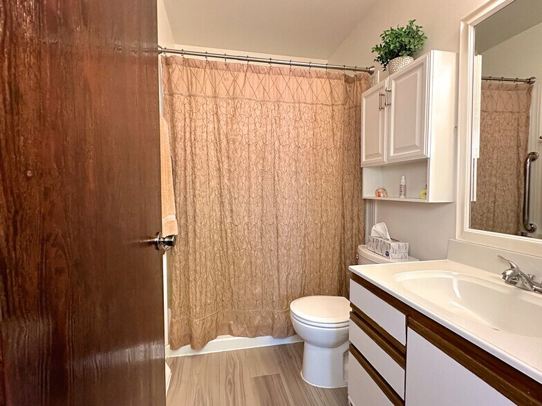 Building Photo - 435 Burdette Ct
