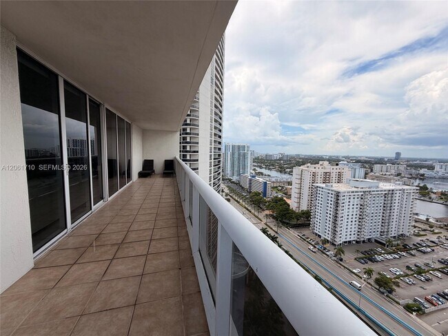 Building Photo - 1830 S Ocean Dr