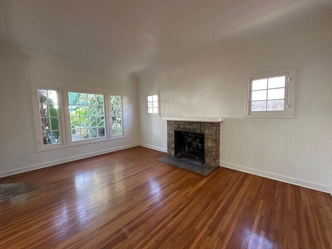 Building Photo - 213-223 Los Aguajes Ave