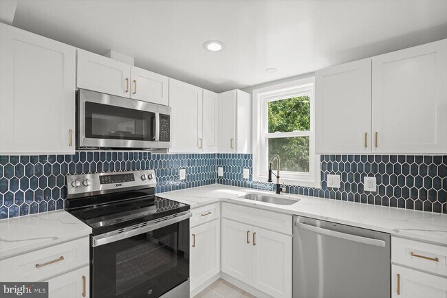 Building Photo - 2917 E Lee Ave