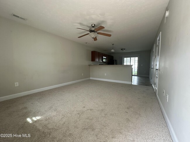 Building Photo - 402 Falls Cove