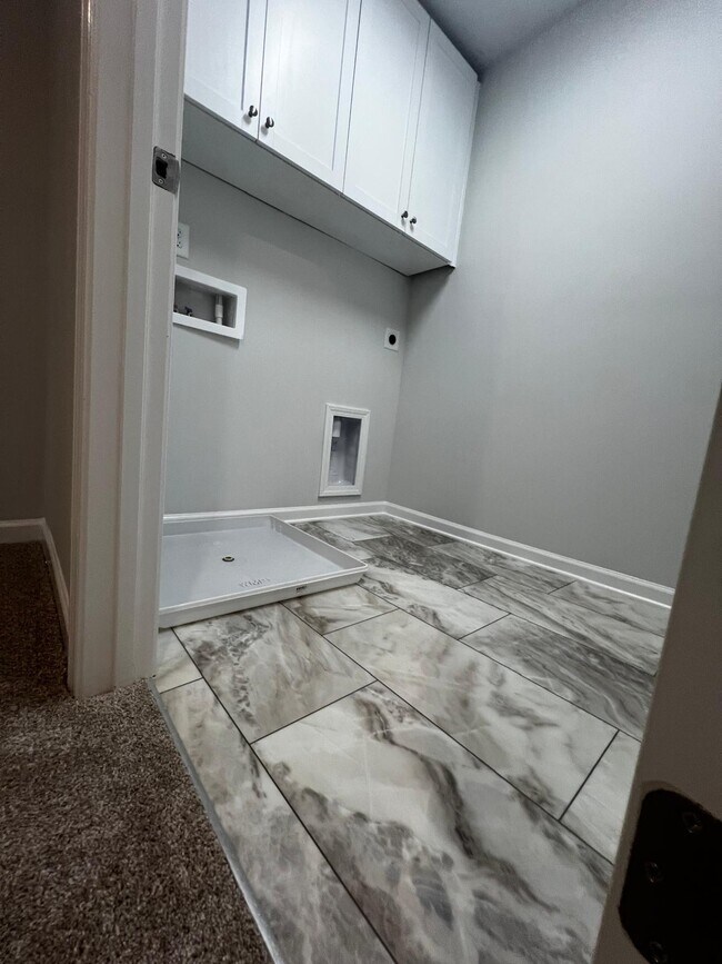 Building Photo - 168 Kobus Ct